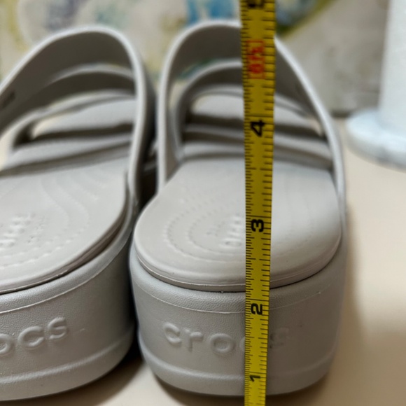 Crocs size 10 taupe color - Picture 4 of 6